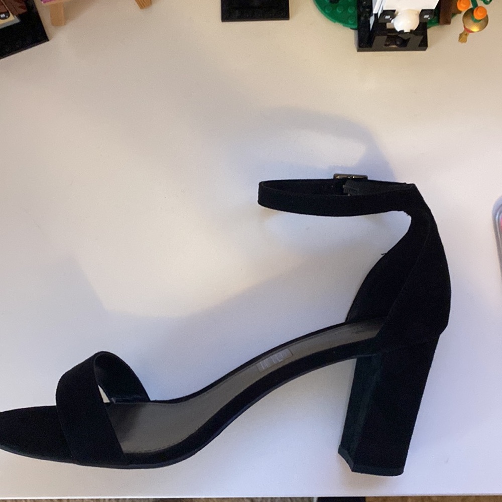 Elegant black high heels… news!!!